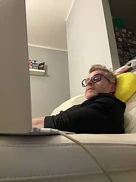 Axl hot online show from 02/20/26, 09:28