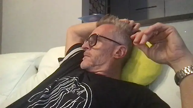 Snapshot of Axl_hot chatting on 06/23/26, 06:50 Axl hot online show from 06/23/26, 06:50