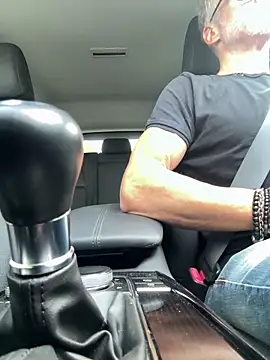 Axl hot online show from 09/12/25, 01:00