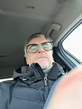 Axl hot online show from 02/22/26, 08:49