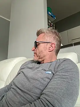 Axl hot online show from 03/07/26, 04:01