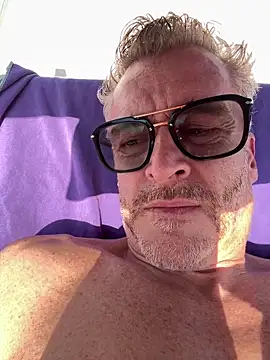 Snapshot of Axl_hot chatting on 05/25/26, 03:55 Axl hot online show from 05/25/26, 03:55