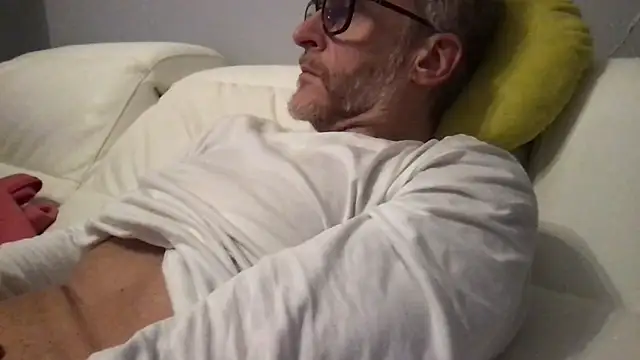 Axl hot online show from 04/16/26, 09:39