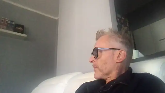 Axl hot online show from 09/28/25, 12:45