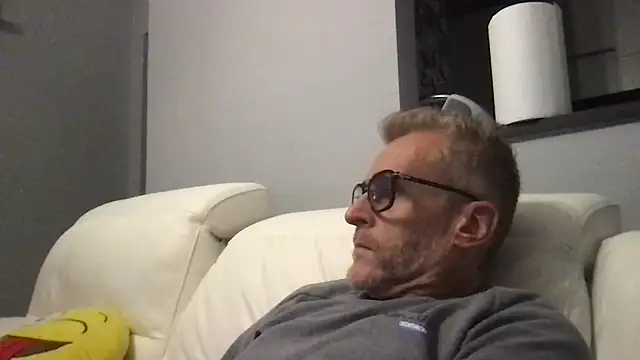 Axl hot online show from 11/14/25, 08:56