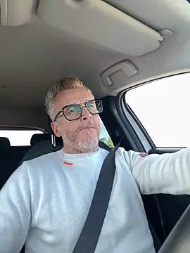 Axl hot online show from 03/31/26, 03:36