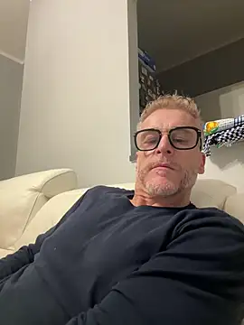 Axl hot online show from 03/16/26, 08:44