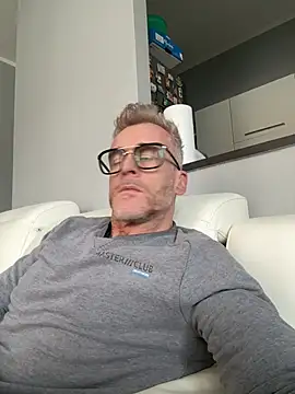 Axl hot online show from 03/04/26, 01:08