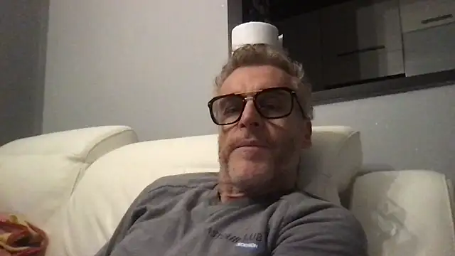 Axl hot online show from 02/12/26, 09:36