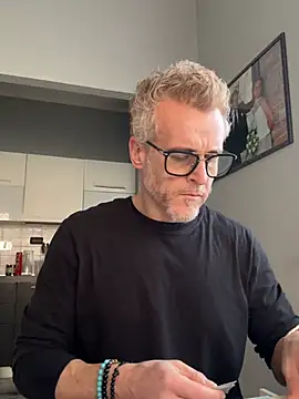 Axl hot online show from 02/21/26, 11:23