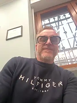 Axl hot online show from 03/20/26, 04:52