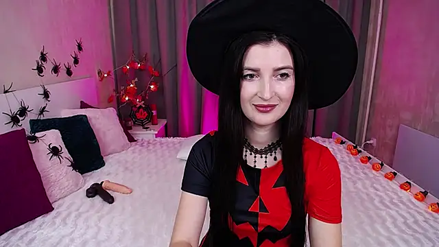 EvelinCuper online show from 10/31/25, 06:21