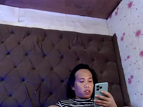 Snapshot of Cockyliciousx chatting on 11/21/25, 01:43 Cockyliciousx online show from 11/21/25, 01:43