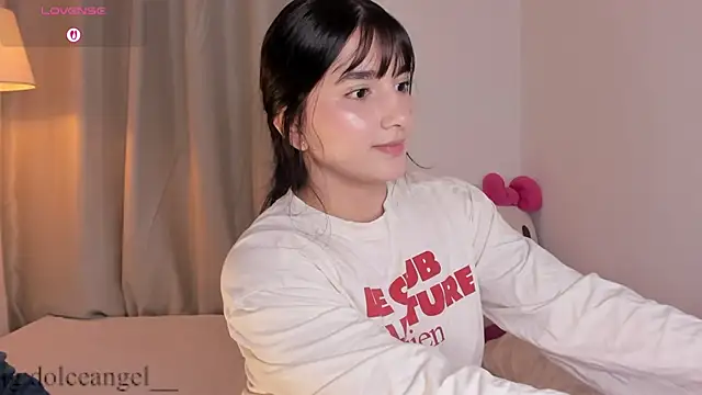 Snapshot of dulceangel__ chatting on 06/15/26, 03:29 dulceangel online show from 06/15/26, 03:29