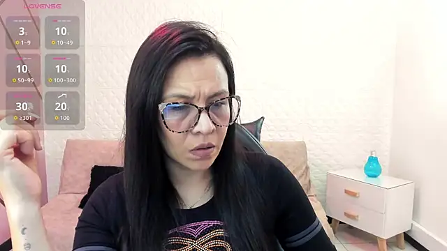 Snapshot of Eva_mermaid chatting on 10/21/25, 02:38 Eva mermaid online show from 10/21/25, 02:38