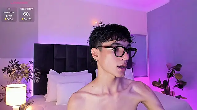 Phillicious   online show from 11/07/25, 10:24