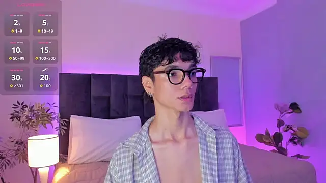 Phillicious   online show from 12/01/25, 09:37