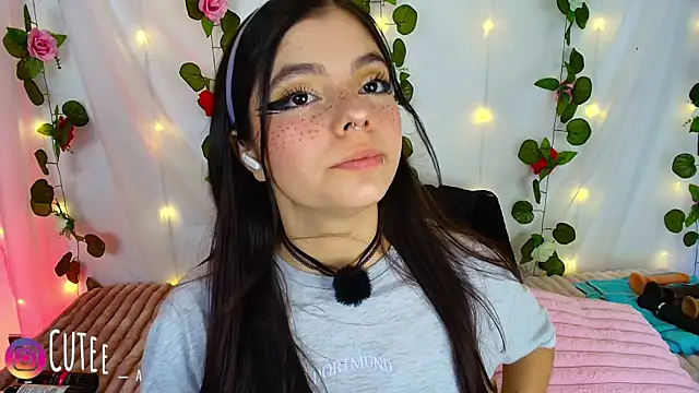 cutee andrea online show from 10/31/25, 02:41