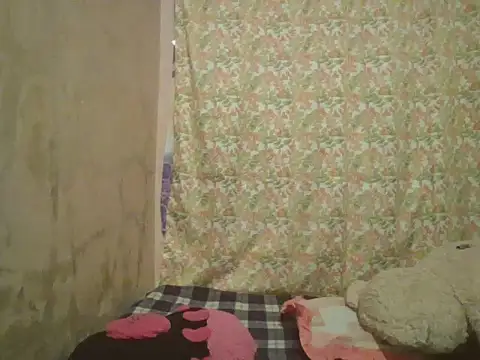 Snapshot of sexymorenal18 chatting on 10/26/25, 12:44 sexymorenal18 online show from 10/26/25, 12:44