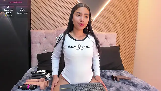 KhateAndersson online show from 12/02/25, 08:32