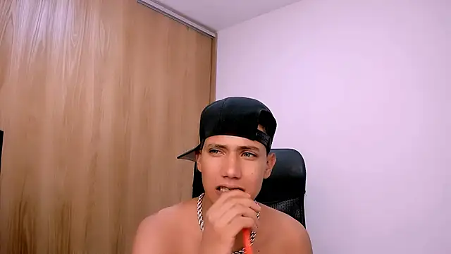 Toy boy777 online show from 02/11/26, 08:03