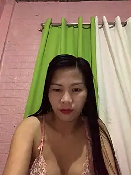 Snapshot of Cleo17 chatting on 04/28/26, 12:31 Cleo17 online show from 04/28/26, 12:31