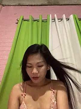 Snapshot of Cleo17 chatting on 05/01/26, 12:21 Cleo17 online show from 05/01/26, 12:21