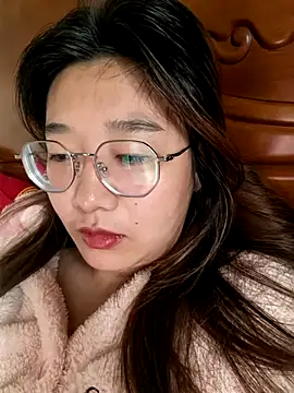 Snapshot of sisi-maiden chatting on 03/16/26, 02:19 sisi-maiden online show from 03/16/26, 02:19