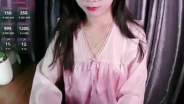 Snapshot of Mai_aug chatting on 10/27/25, 03:24 Mai aug online show from 10/27/25, 03:24