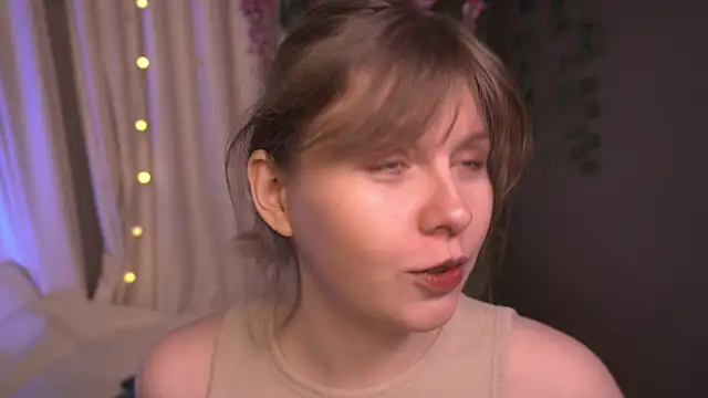 Snapshot of Sense_Of_Rosemary chatting on 01/18/26, 05:44 Sense Of Rosemary online show from 01/18/26, 05:44