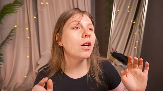 Snapshot of Sense_Of_Rosemary chatting on 02/07/26, 05:48 Sense Of Rosemary online show from 02/07/26, 05:48