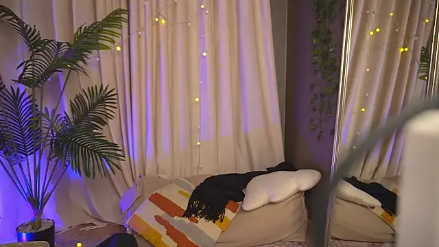 Snapshot of Sense_Of_Rosemary chatting on 02/27/26, 05:40 Sense Of Rosemary online show from 02/27/26, 05:40