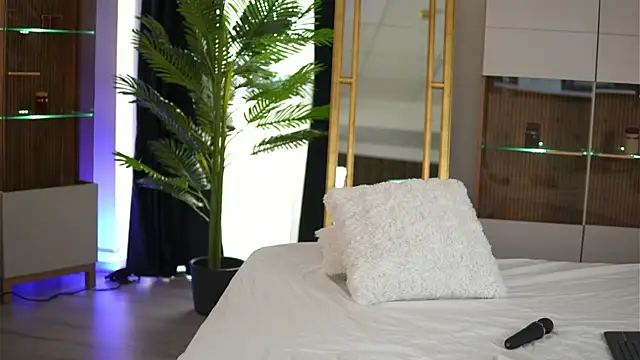 ZenyaNoir online show from 04/05/26, 08:54