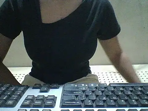 Snapshot of Skinny_PinayGirljust18 chatting on 02/27/26, 01:00 Skinny PinayGirljust18 online show from 02/27/26, 01:00