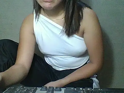 Skinny PinayGirljust18 online show from 05/31/26, 10:43