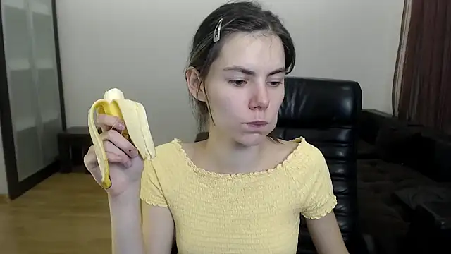 AmelieReve online show from 10/15/25, 05:21