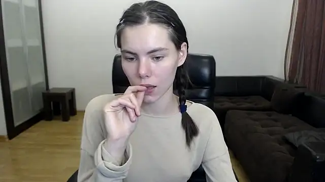 AmelieReve online show from 10/18/25, 04:53