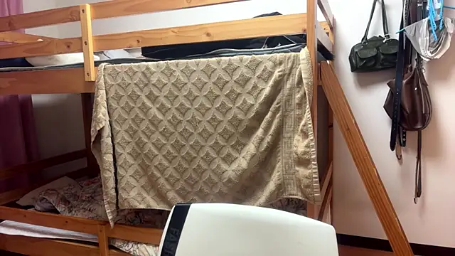 Snapshot of SuzyMiu chatting on 11/08/25, 08:29 SuzyMiu online show from 11/08/25, 08:29