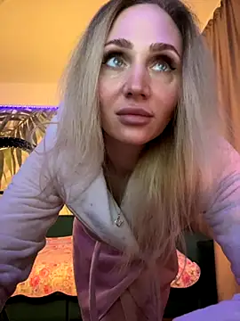 Affectionate lady online show from 10/13/25, 07:21