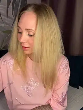 Affectionate lady online show from 10/17/25, 09:38