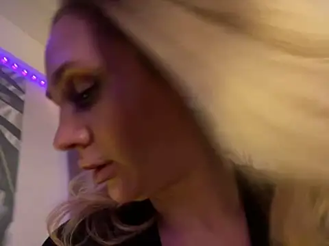 Affectionate lady online show from 12/13/25, 10:49