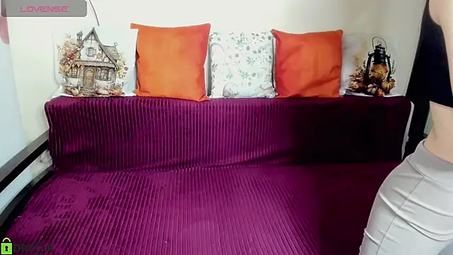 Snapshot of SelinLi chatting on 11/24/25, 10:48 SelinLi online show from 11/24/25, 10:48