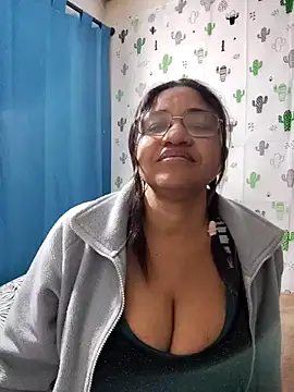 Snapshot of Avannay chatting on 09/25/25, 11:22 Avannay online show from 09/25/25, 11:22