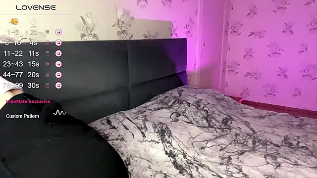 DiaDavidson online show from 10/13/25, 06:20