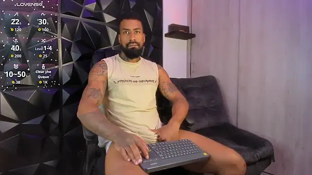 Snapshot of OstinDaniels chatting on 09/11/25, 10:32 OstinDaniels online show from 09/11/25, 10:32