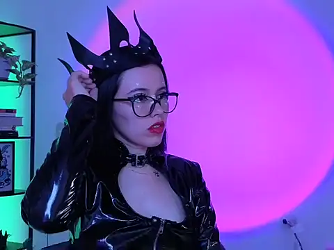 girldom online show from 03/18/26, 04:30