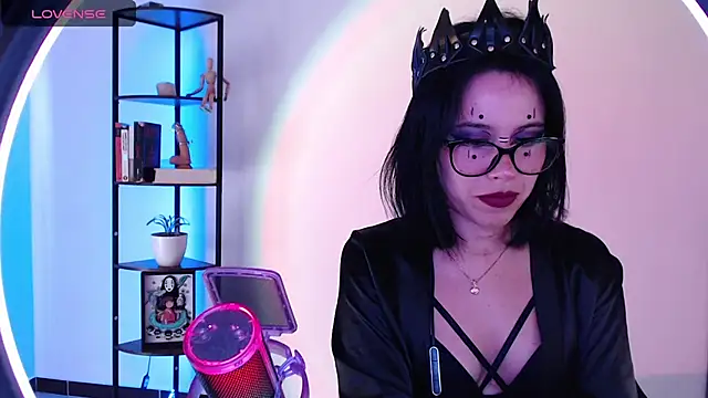 girldom online show from 10/14/25, 04:29