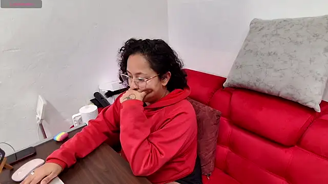 Sophiaburton online show from 09/30/25, 07:09