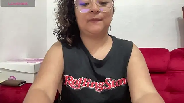 Sophiaburton online show from 09/19/25, 11:47