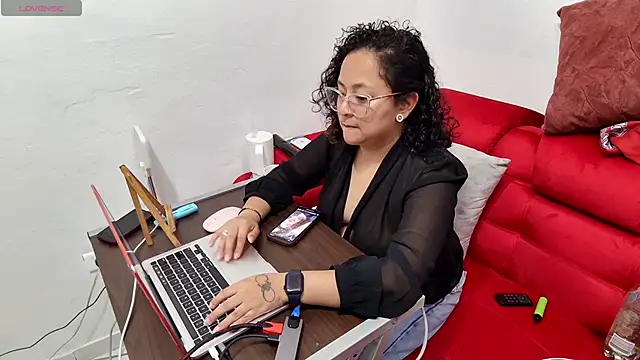 Sophiaburton online show from 10/03/25, 10:00